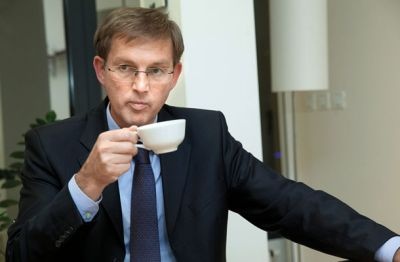 Predsednik vlade Miro Cerar in njegova stranka SMC bi rada državljanom vrnila 2. januar kot dela prost dan.