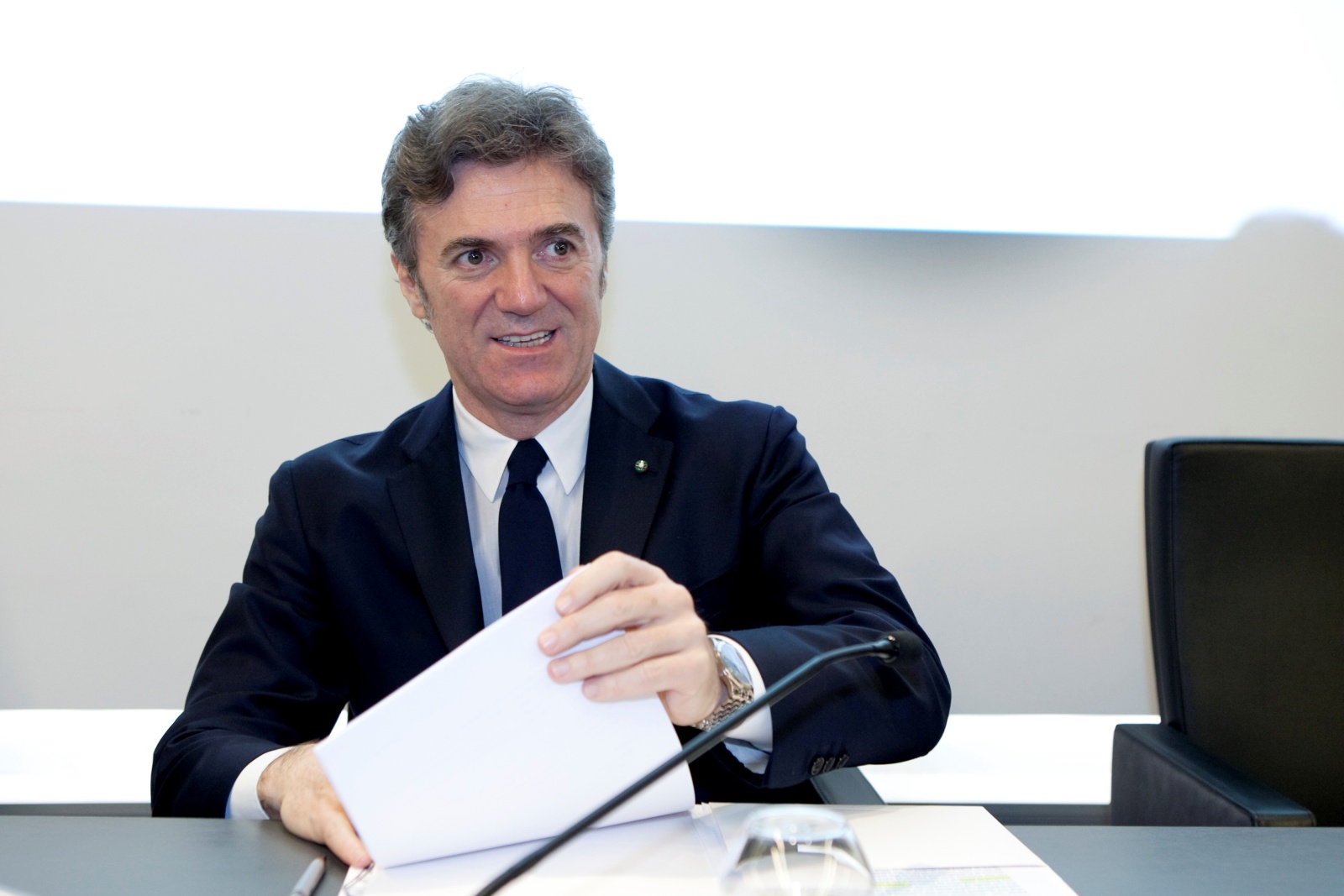 Flavio Cattaneo bo bogatejši za 25 milijonov evrov ... in to zgolj zato, ker niti dve leti ni opravljal funkcije prvega moža italijanskega telekoma