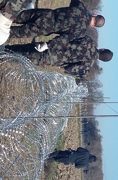 Tehnična ovira oziroma rezilna žica na slovensko-hrvaški meji, ki jo je kasneje nadomestila panelna ograja