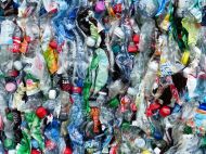 Skoraj vsa plastika pride v morja po desetih rekah