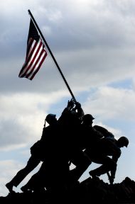 Američan vsako leto dela 27 dni za davke, ki jih vlada nakaže vojnim dobičkarjem