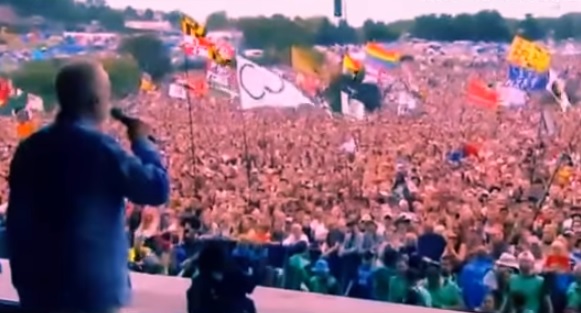 Corbyn na Glastonbury privabil skoraj toliko ljudi kot Rolling Stonesi 