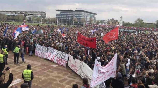 Protestestniki se zbirajo vsak dan ob 6. uri zvečer. Največ ljudi se je zbralo prvi vikend po volitvah, ko je po različnih ocenah na ulice prišlo od 10.000 do 15.000 ljudi.