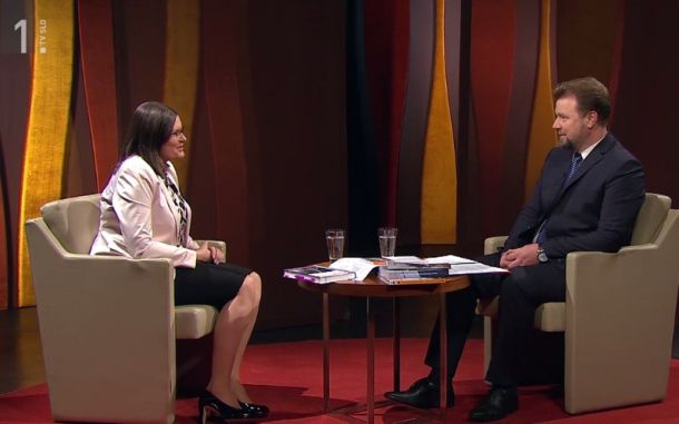 Alenka Valič Zver in Jože Možina v oddaji Intervju na TV Slovenija 