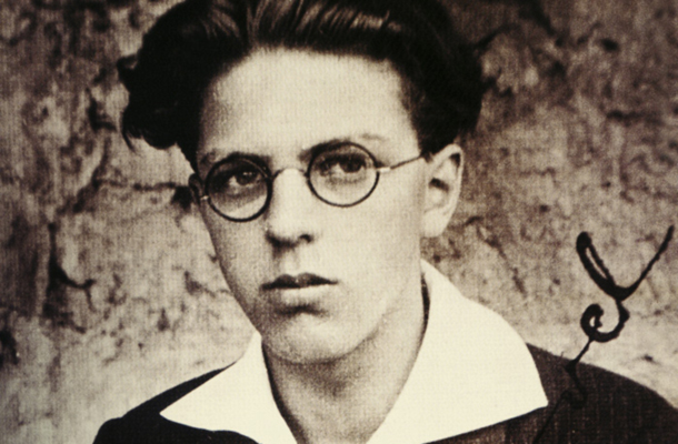 Slovenski pesnik Srečko Kosovel (1904-1926) je kljub kratkemu življenju ustvaril veličasten opus
