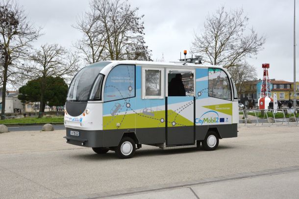 Minibus brez voznika