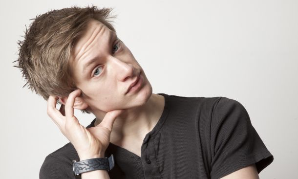 Daniel Sloss, ki k nam prihaja že četrtič, velja za enega najbolj priljubljenih predstavnikov mlajše generacije standuperjev.