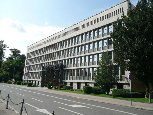Situacija oškodovanih študentov je trenutno odvisna od odločitev v državnem zboru. 