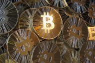 Facebook je prepovedal oglaševanje bitcoina in drugih kriptovalut