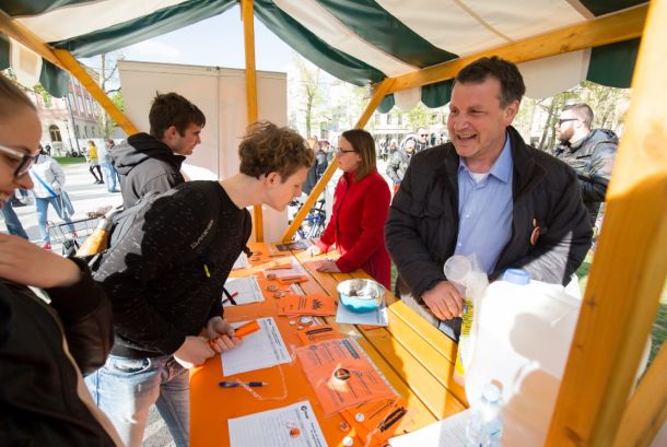 Stojnica za ozaveščanje in informiranje o konoplji