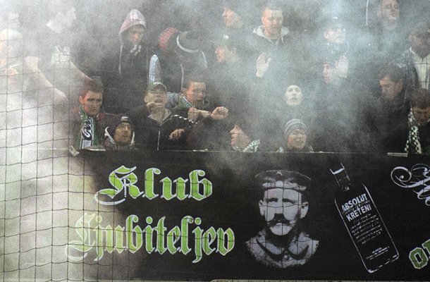Navijači in »skriti« Hitlerjev obraz na nogometni tekmi v Ljubljani leta 2013