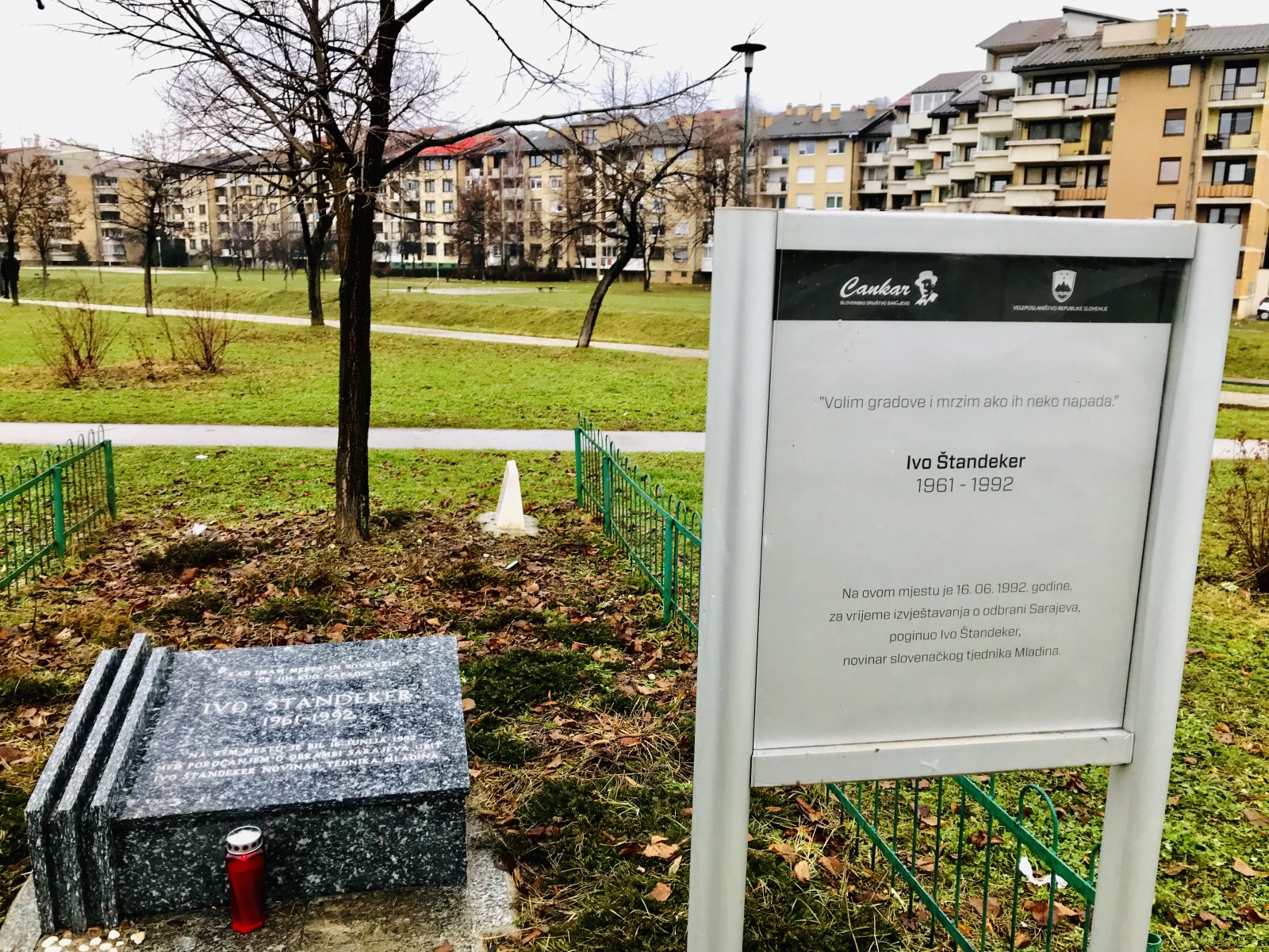 Spominska plošča Ivu Štandekerju, naselje Dobrinja, Sarajevo, BiH
