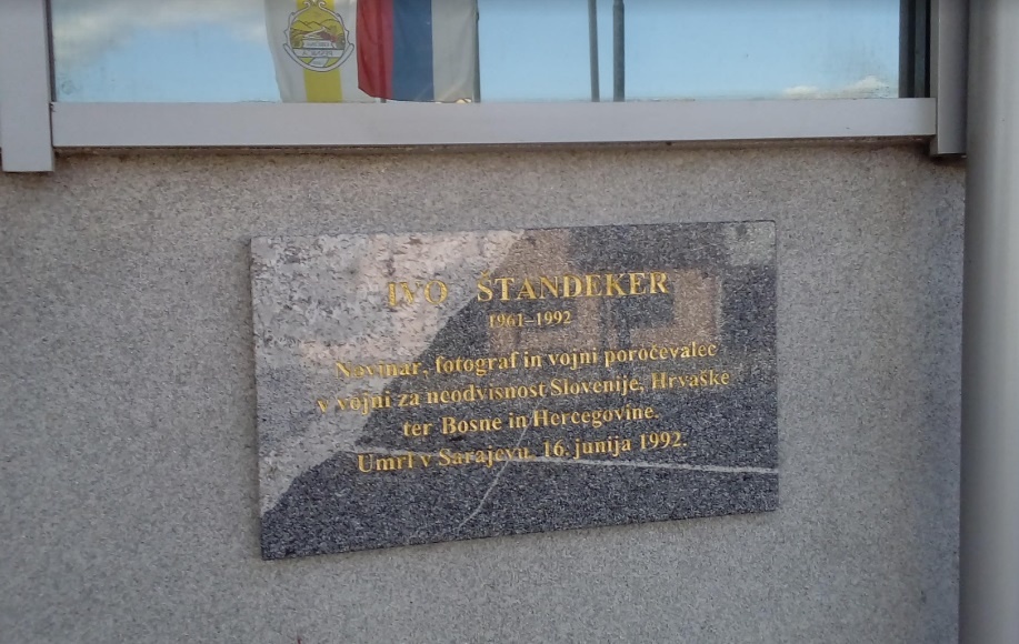 Spominska plošča je končno na ogled