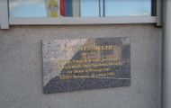 Spominska plošča končno na ogled, županu Pesnice je žal, da je trajalo toliko časa