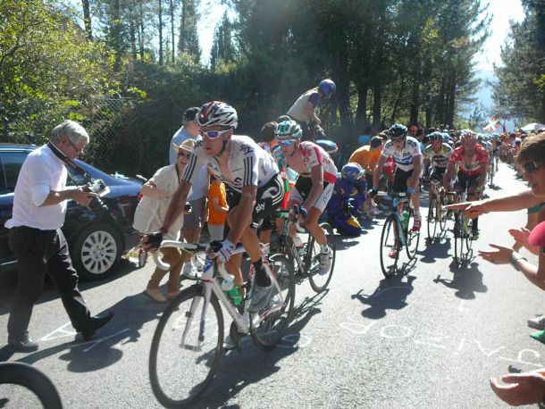 Na kolesarski dirki leta 2011: (From left to right) Bradley Wiggins, Jurgen Van Den Broeck, Chris Froome, David de la Fuente and Juan José Cobo riding in stage 19 of the 2011 Vuelta a España