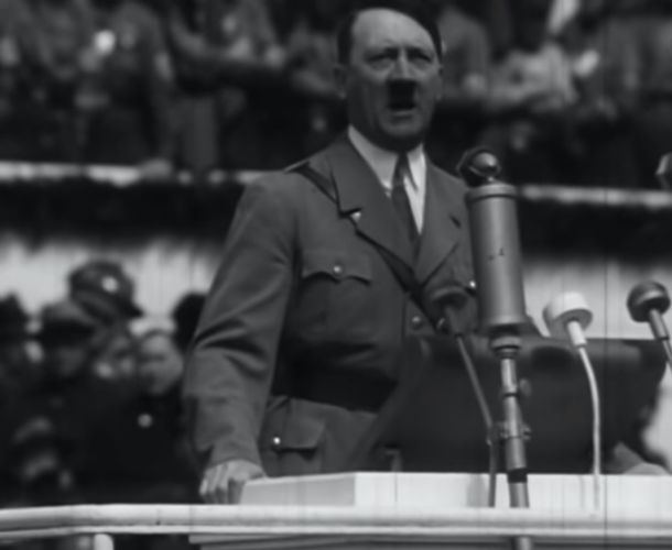 Nacistični voditelj Adolf Hitler med govorom v Berlinu 