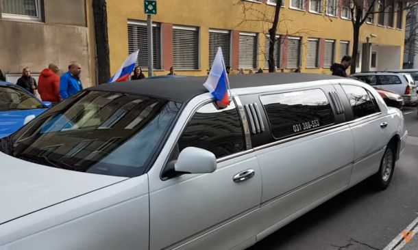 Štajerska varda na sodišče v limuzini