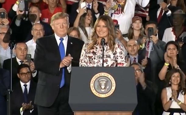 Donald in Melania Trump med govorom v Miamiju