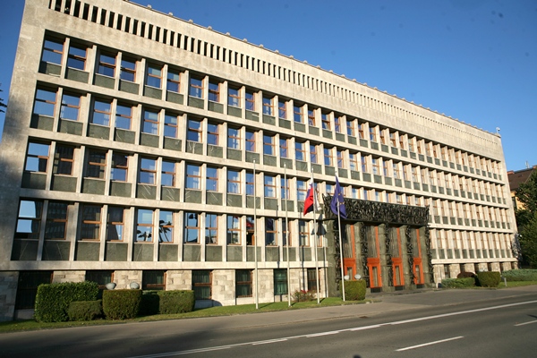 Parlamentarna stavba na Šubičevi
