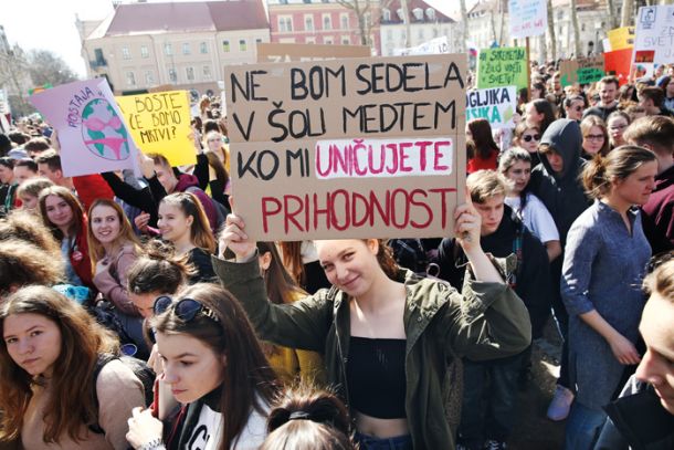 Mladi v Sloveniji na nedavnem podnebnem protestu