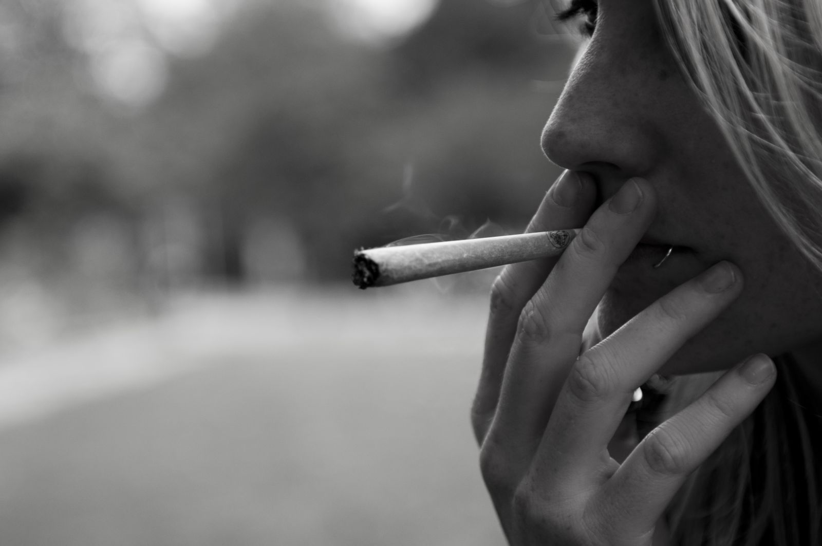»Posel s travo je razmeroma neprizadet, kajti ljudje jo v teh dneh potrebujejo«