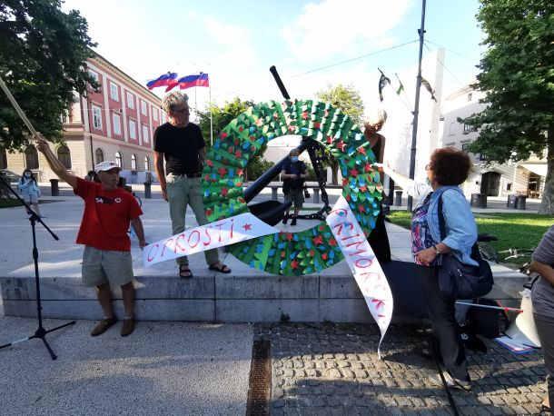 Današnji protest kot opravičilo Primorcem v parku Zvezda