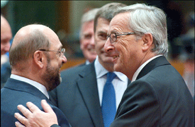 Martin Schulz (levo) in Jean-Claude Juncker (desno)