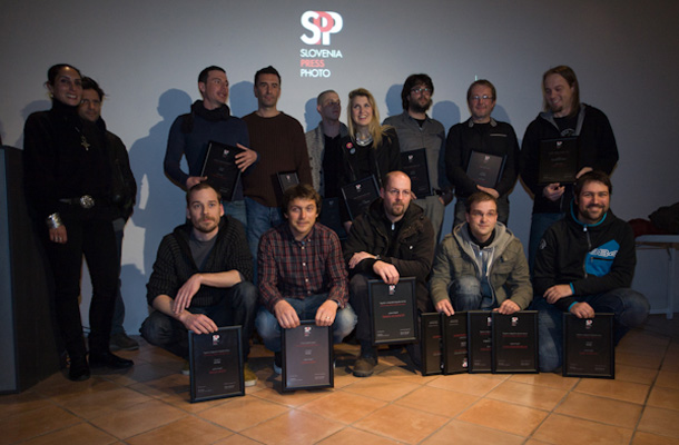 Skupinski portret nagrajencev natečaja Slovenia press Photo 2013. | Tjaša Zajc