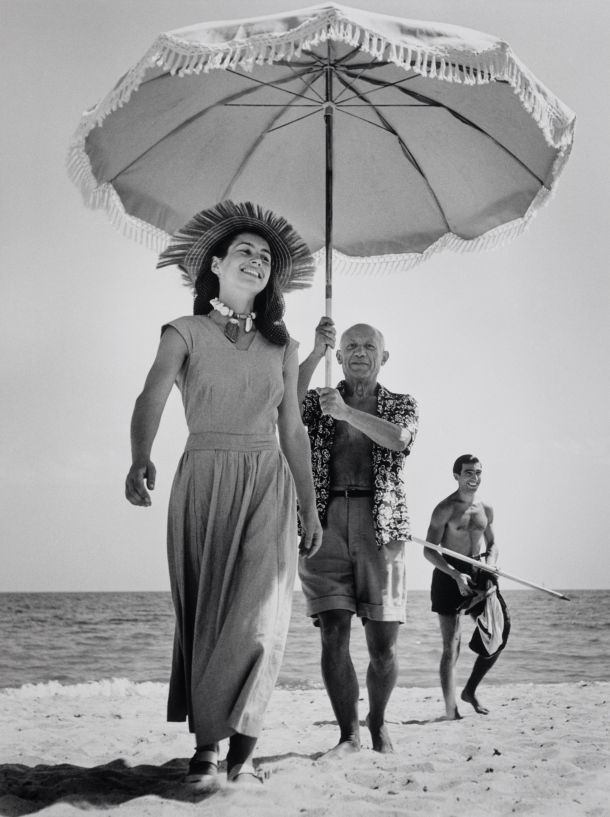 Pablo Picasso in Françoise Gilot, Golfe-Juan, Francija, avgust 1948 © Robert Capa © International Center of Photography/Magnum Photos