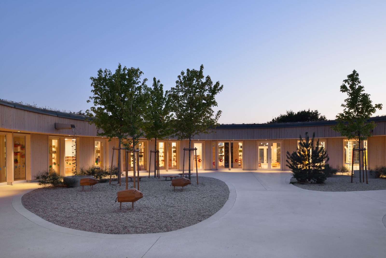 Vrtec Pedenjped enota Pedenjcarstvo, Ljubljana; Maja Ivanič, Anja Planišček, Andraž Intihar, Urša Habič z Nena Gabrovec, Iztok Šušteršič, Damjan Černe, Andreja Zapušek Černe, Primož Fijavž, Marjan Manček; 2018.