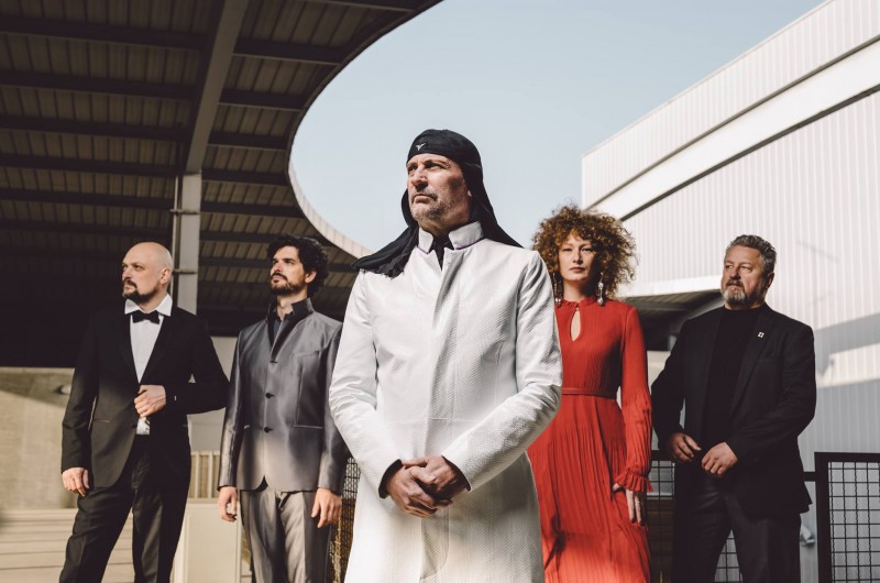 Laibach: »Julian Assange ni podoben Laibachu, on je sodobni Jezus Kristus«